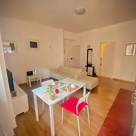 I-Lari Apartment-2